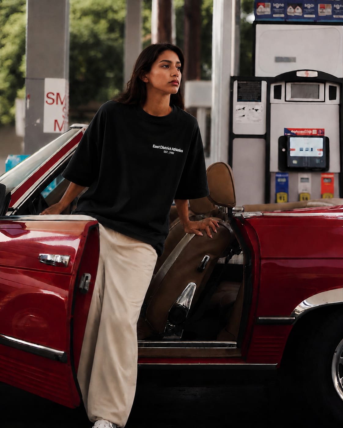 women minimalist tee