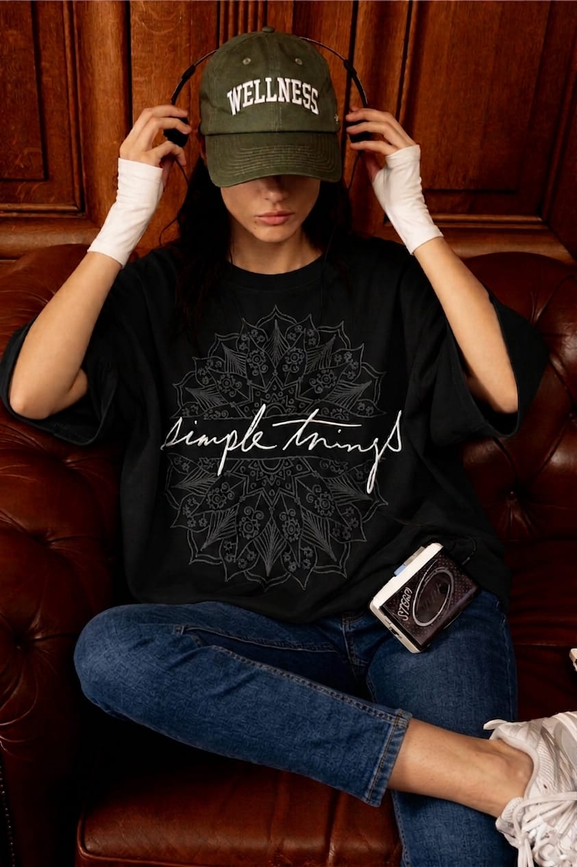 women bold tee